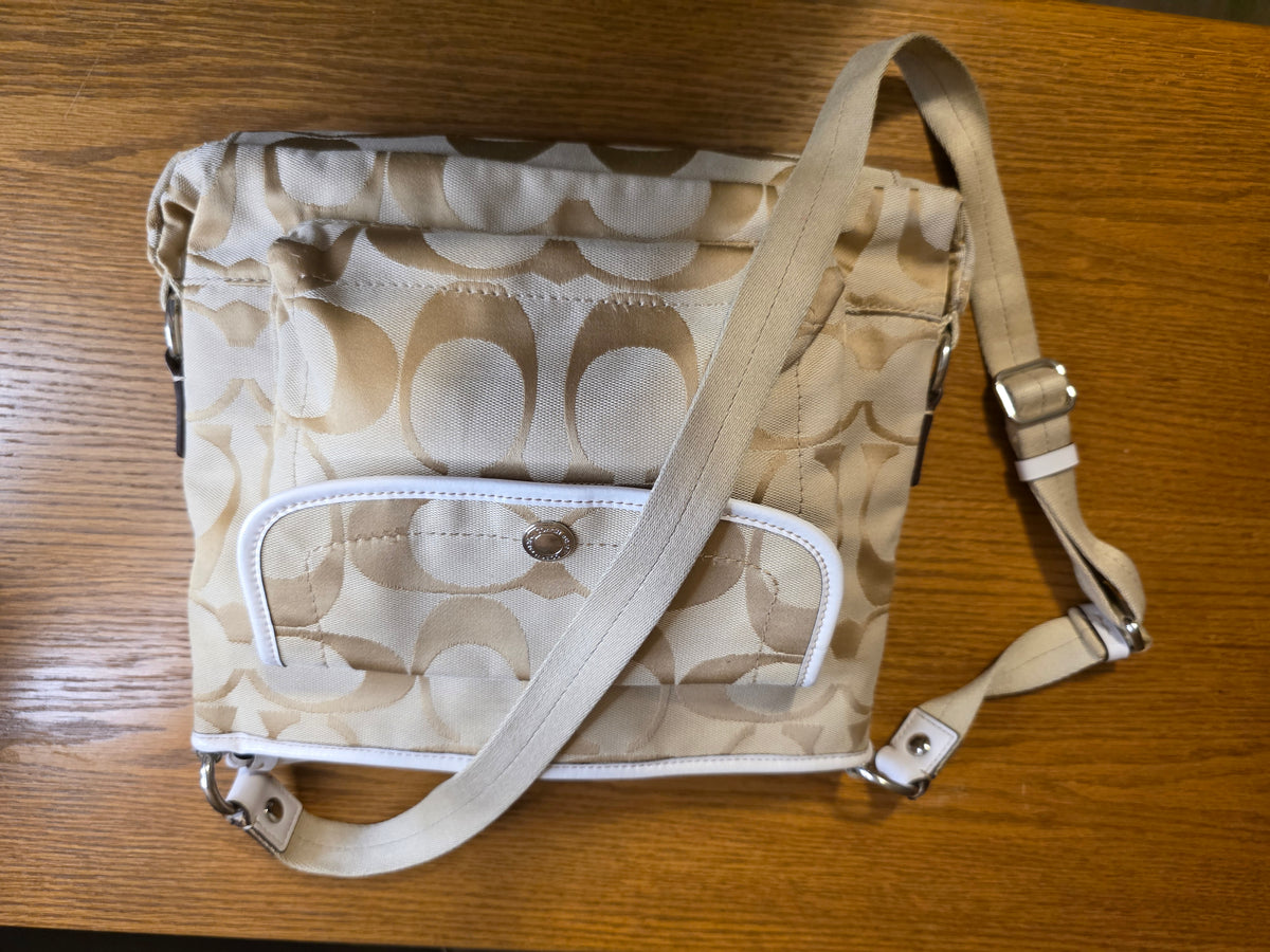 Coach Signature Crossbody 🤎✨ BNB-17